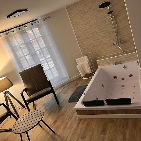 ホテル Magnifique Loft 35M2 Jacuzzi Rvb Night 1 アミアン エクステリア 写真
