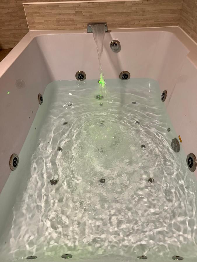 ホテル Magnifique Loft 35M2 Jacuzzi Rvb Night 1 アミアン エクステリア 写真