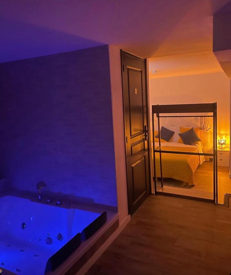 ホテル Magnifique Loft 35M2 Jacuzzi Rvb Night 1 アミアン エクステリア 写真