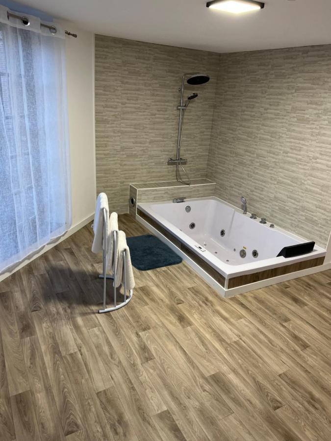 ホテル Magnifique Loft 35M2 Jacuzzi Rvb Night 1 アミアン エクステリア 写真