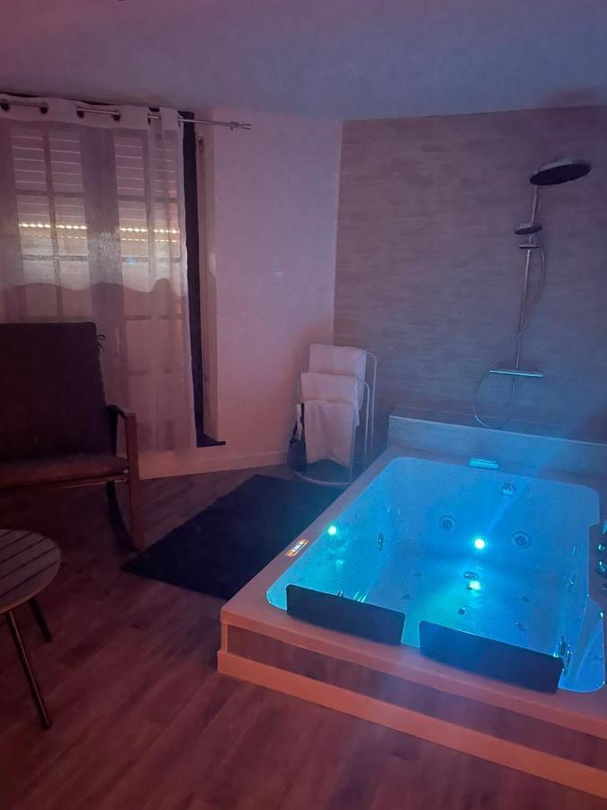 ホテル Magnifique Loft 35M2 Jacuzzi Rvb Night 1 アミアン エクステリア 写真